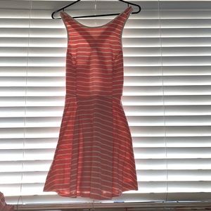 Super cute summer beach dress ! With pink and white straps 💕